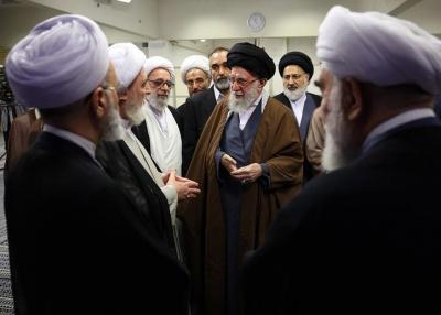 دیدار دست‌اندرکاران کنگره بین‌المللی نائینی با رهبر انقلاب