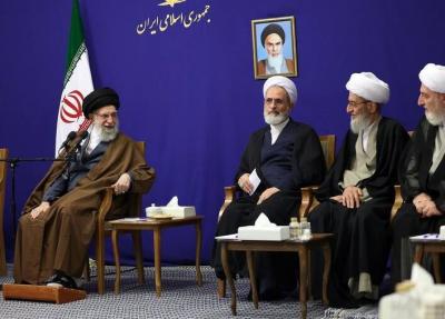 دیدار دست‌اندرکاران کنگره بین‌المللی نائینی با رهبر انقلاب