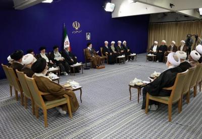 دیدار دست‌اندرکاران کنگره بین‌المللی نائینی با رهبر انقلاب