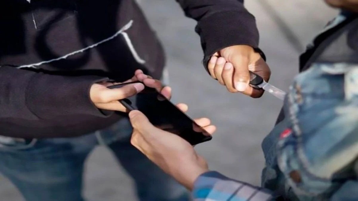 تله پلیس برای موبایلقاپها / فیلم  تله پلیس برای موبایلقاپها / فیلم