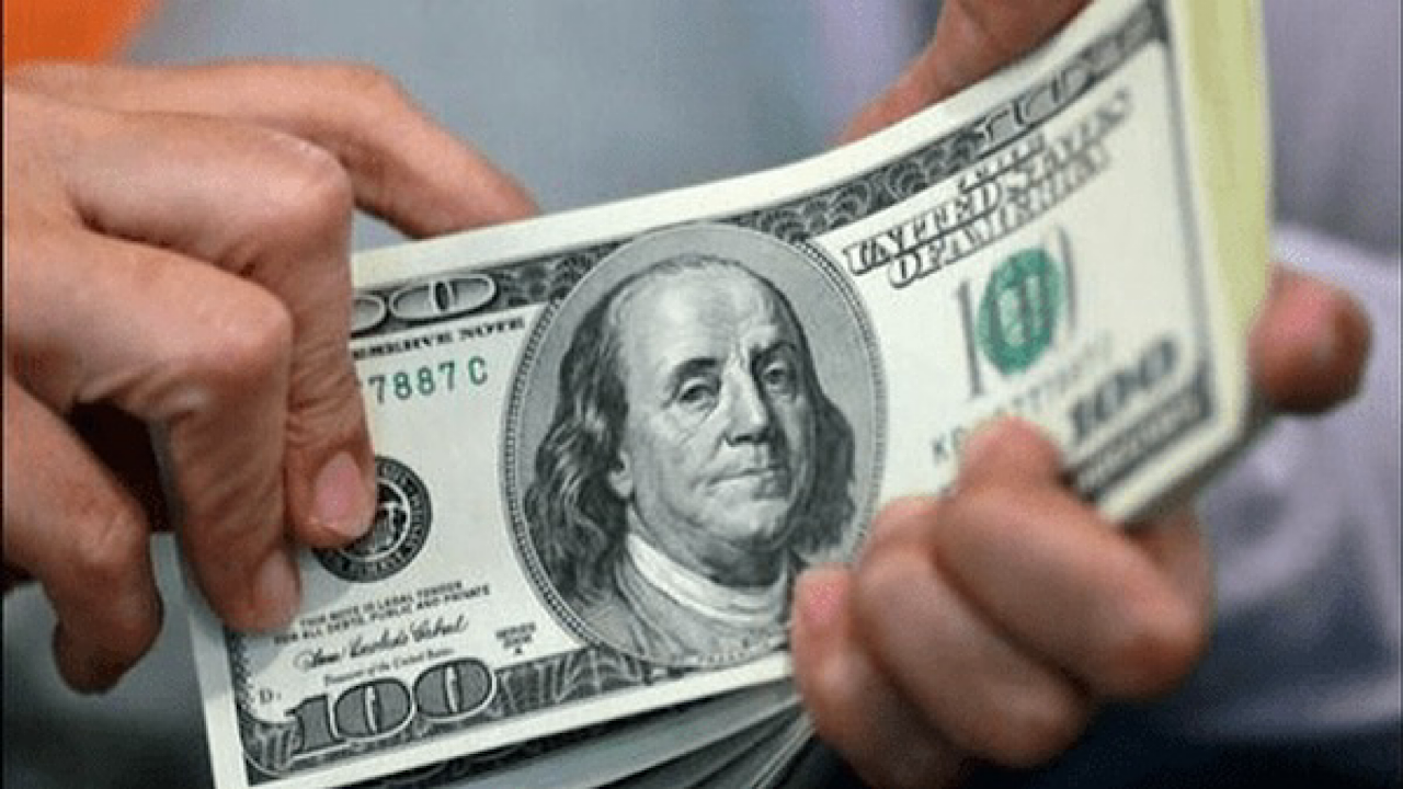 بانک مرکزی دلارهای گردشگران خارجی را میخرد بانک مرکزی دلارهای گردشگران خارجی را میخرد