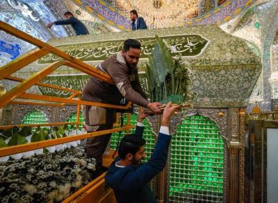 گل آرایی ضریح امیرالمومنین گل آرایی ضریح امیرالمومنین