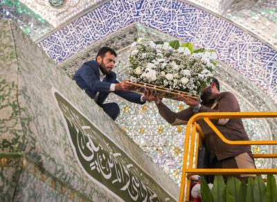 گل آرایی ضریح امیرالمومنین گل آرایی ضریح امیرالمومنین