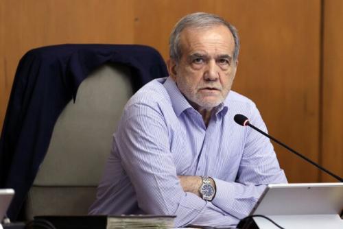 انتقاد پزشکیان از مخالفت و مقاومت مقابل اصلاح و کوچکسازی نظام اداری  انتقاد پزشکیان از مخالفت و مقاومت مقابل اصلاح و کوچکسازی نظام اداری