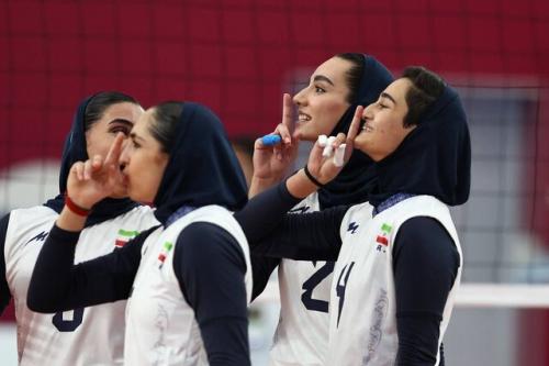 دختران والیبال ایران فینالیست شدند/ پیروزی نفسگیر شاگردان لی مقابل فیلیپین  دختران والیبال ایران فینالیست شدند/ پیروزی نفسگیر شاگردان لی مقابل فیلیپین