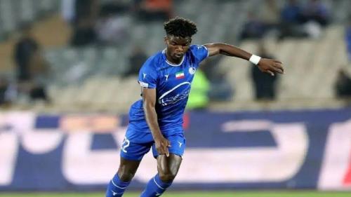 هافبک جنجالی به ترکیب استقلال باز میگردد هافبک جنجالی به ترکیب استقلال باز میگردد