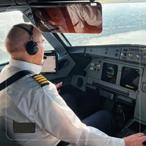 قالیباف هدایت پرواز تهران به بجنورد را برعهده داشت +عکس