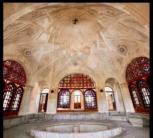 تصاویر خیره کننده از عمارت خسروآباد در شهر سنندج / عکس