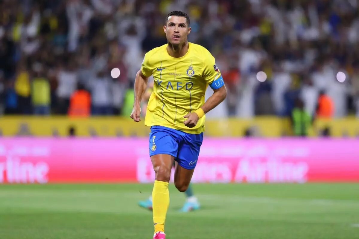 رقص عربی رونالدو در زمین /فیلم رقص عربی رونالدو در زمین /فیلم