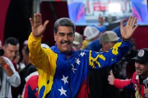  مادورو رقص معروف ترامپ را تقلید کرد /فیلم