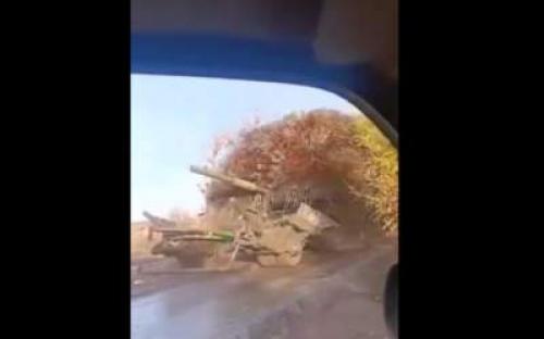 نحوه استتار  یکی از تانک‌های روسیه 