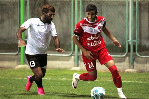سلفی بازیکن پرسپولیس در یک بوتیک در دوبی+عکس