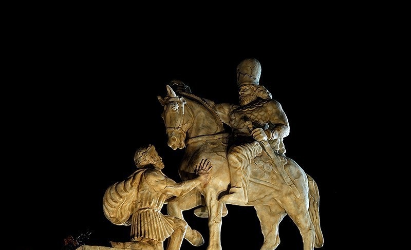 در مقابل ایران زانو خواهید زد