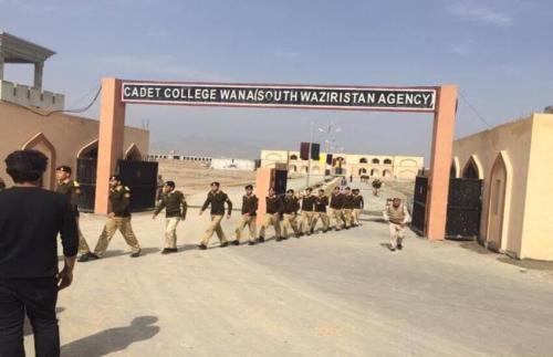 حمله به دانشکده افسری در پاکستان/ درگیری مهاجمان و نیروهای امنیتی ادامه دارد