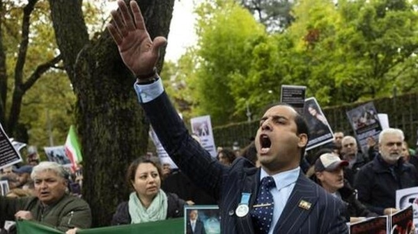 تاکتیک‌ جدید ضدانقلاب بعد از براندازی با اتو و سوت‌زدن +عکس