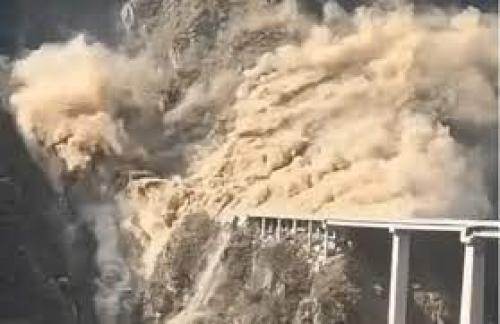 فروریختن پل هونگچی در چین / فیلم