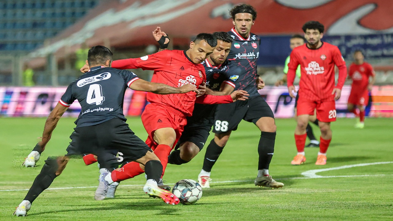 دیدار پرسپولیس و تراکتور به تعویق افتاد