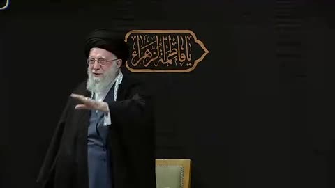 لحظه ورود رهبر انقلاب به حسینیه امام خمینی(ره)