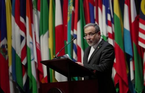 مطالبات وزیر خارجه ایران از جامعه جهانی برای احقاق حقوق قربانیان تسلیحات شیمیایی 