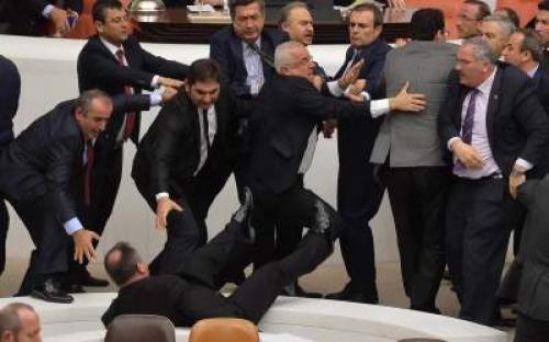 کتک کاری دروسط پارلمان ترکیه