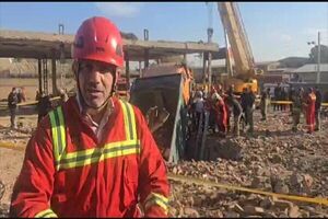 جزئیات سانحه سقوط کامیون در گودال بزرگراه شهید لشگری