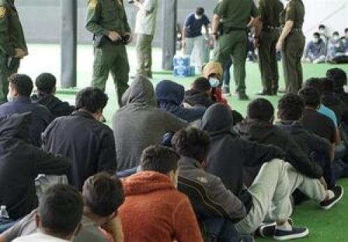 آمریکا گرین‌کارت مهاجران ۱۹ کشور از جمله ایران را بازبینی می‌کند