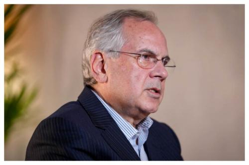 نباید اجازه داد فقرا در ایران وزیر شوند