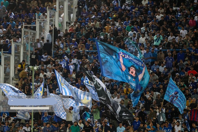 استقلال با شکست فولاد به استقبال داربی رفت/ مهار پنالتی ساسان انصاری توسط آدان