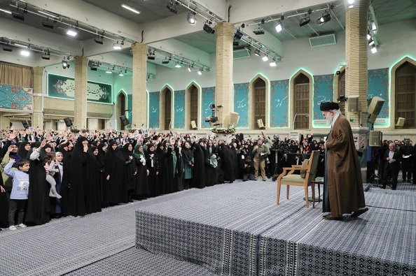 رهبرانقلاب: جمهوری اسلامی، منطق غرب درباره زن را باطل کرد/ رسانه‌ها مراقب باشند ترویج دهنده تفکر غلط غربی درباره زن نباشند +عکس و فیلم