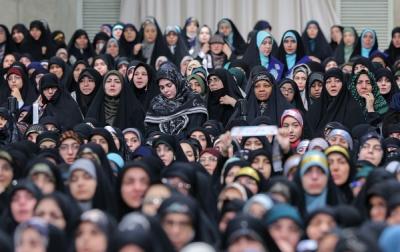 دیدار هزاران نفر از زنان و دختران با رهبر انقلاب