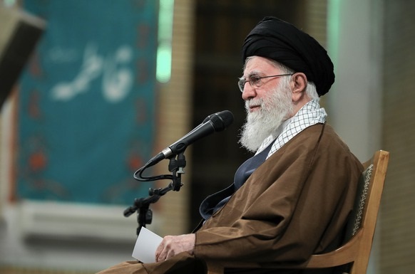 دیدار هزاران نفر از زنان و دختران با رهبر انقلاب