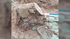  کشف گور زنی که با تاج دفن شد