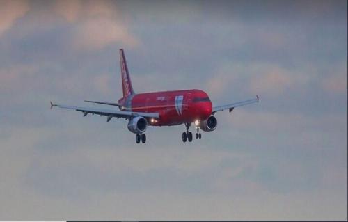 نجات ۴۲۵ سرنشین؛ فرود اضطراری بوئینگ ۷۷۷ در روسیه پس از آتش‌سوزی موتور