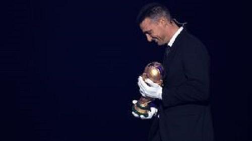 راز دستکش سفیدی که جام‌جهانی را حمل کرد 