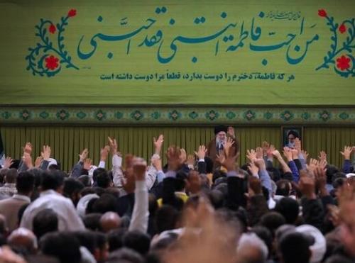 کمبودها زیاد است اما کشور در حال حرکت و پیشرفت است/ پدیده مداحی باید مرکز ادبیات مقاومت و تبیین معارف دینی و انقلابی شود+فیلم