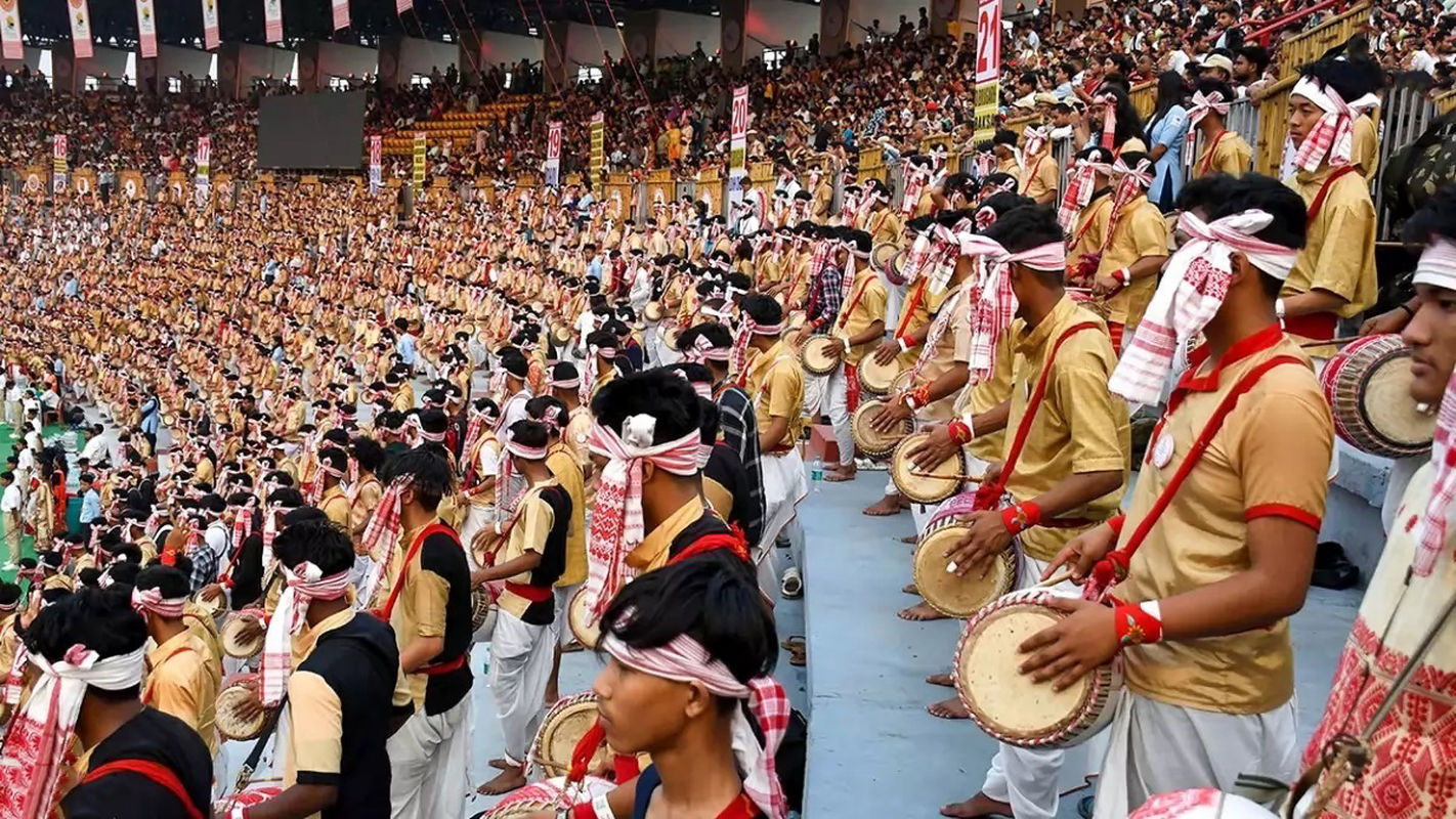  ریزش بام خانه‌ها هنگام رقص و آواز در هند 