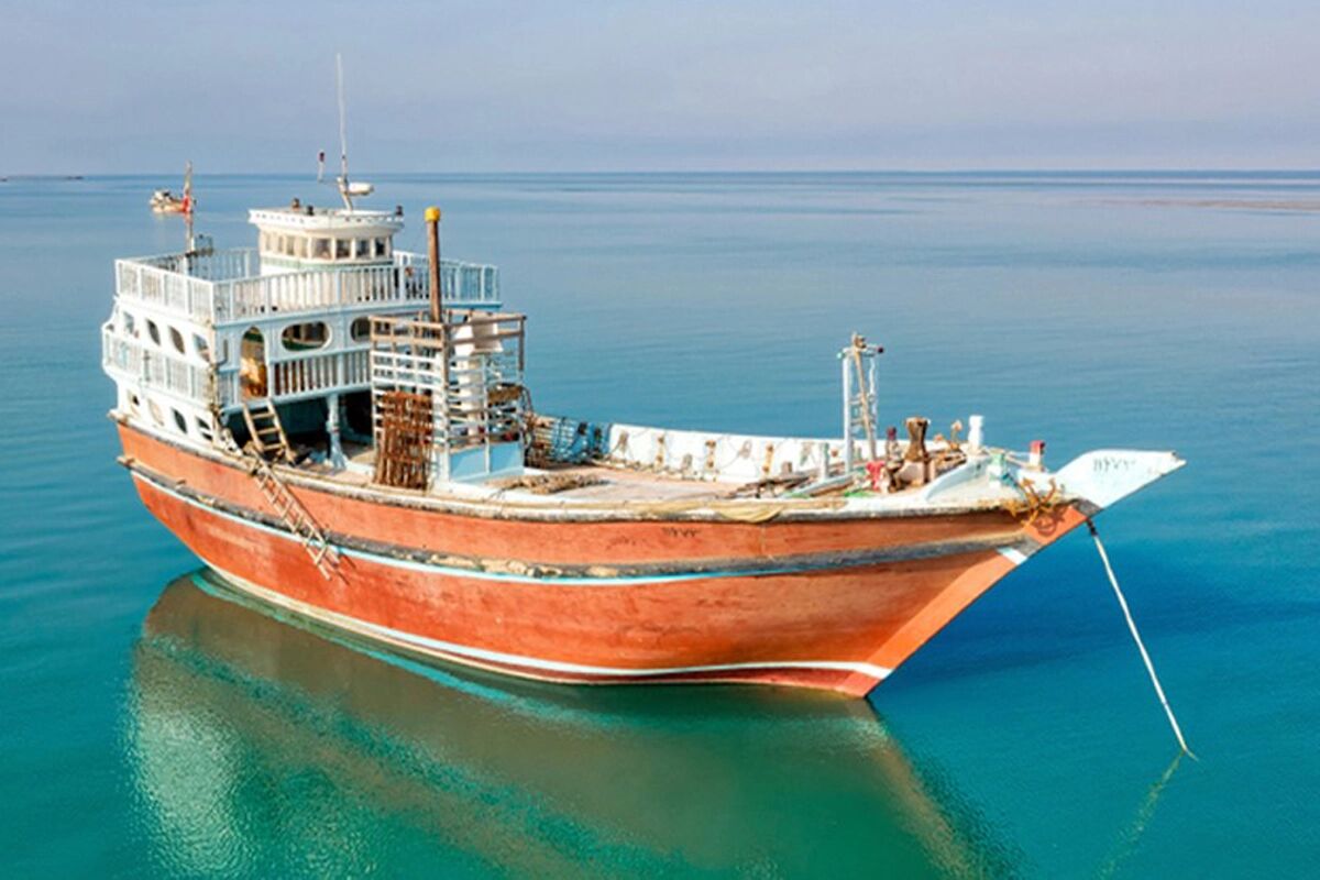 توقیف سه لنج صیادی غیرمجاز در آب‌های جاسک و دستگیری ۱۱ متهم