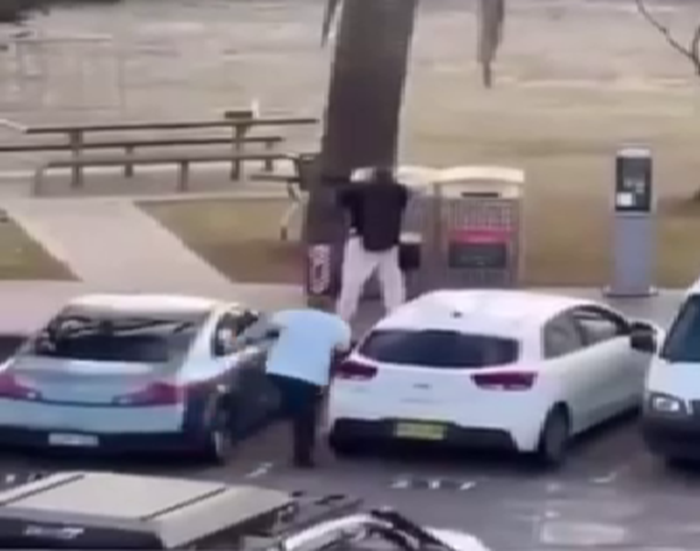  لحظه خلع سلاح یکی از مهاجمین در سیدنی 