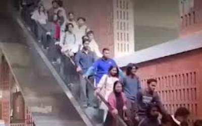 حادثه عجیب درپله برقی بنگلادش