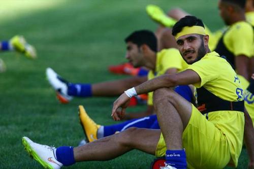 درگیری فیزیکی ستاره جنجالی استقلال با منصوریان: جدال لفظی با مربی و درگیری فیزیکی با هم‌تیمی/بازیکن جدایی‌طلب استقلال از کوره در رفت