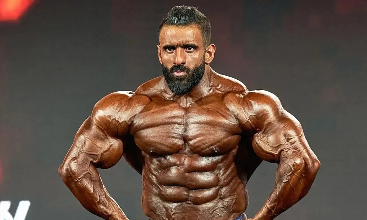  احترام نظامی هادی چوپان به پرچم ایران /فیلم