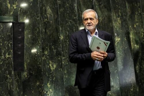 حضور پزشکیان در مجلس برای تقدیم بودجه