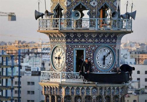 چگونگی تنظیم ساعت حرم امام رضا(ع) 
