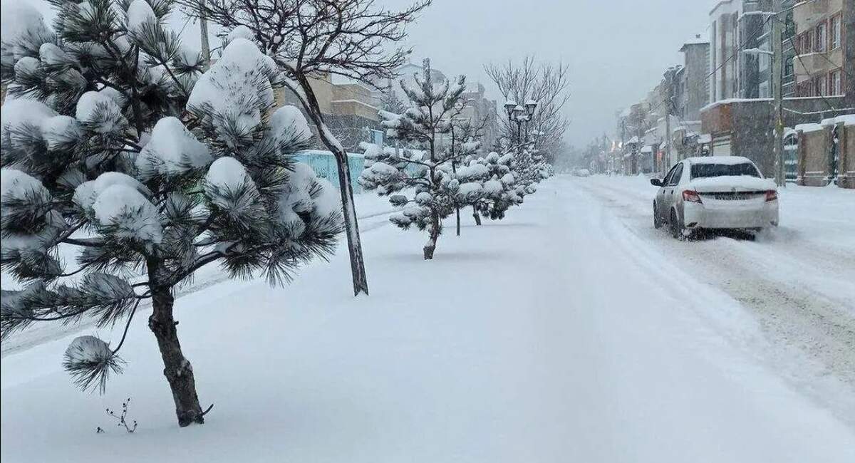 بارش برف در محور طالقان هشتگرد / فیلم