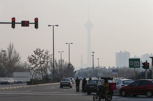 هوای تهران ناسالم است/ بیماران قلبی در خانه بمانند