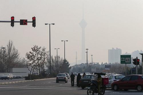 هوای تهران ناسالم است/ بیماران قلبی در خانه بمانند