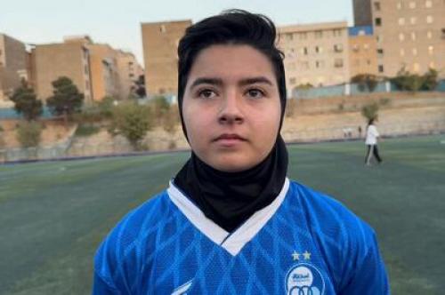  پیانونوازی بازیکن تیم فوتبال زنان استقلال /فیلم