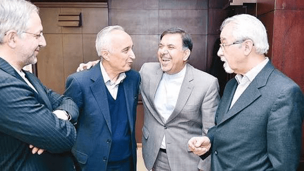 ۱۸۰ اقتصاددان طلبکار؛ صفر راهکار برای دلار