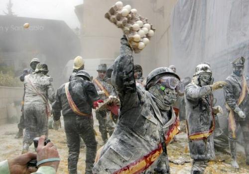  نبرد با آرد و تخم‌مرغ در اسپانیا /فیلم