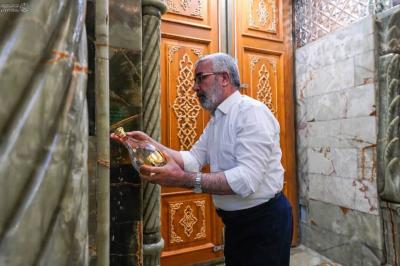 غبارروبی و عطر‌افشانی مضجع نورانی امیرالمؤمنین